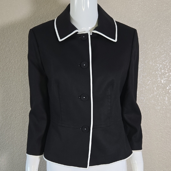 Ann Taylor Black and White Blazer with Tailored Fit - Picture 2 of 6